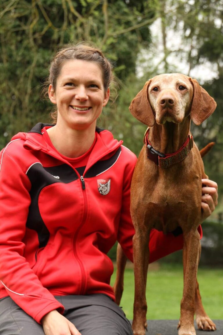 Kristina Schuhmacher und Magyar Vizsla Hündin Leeloo