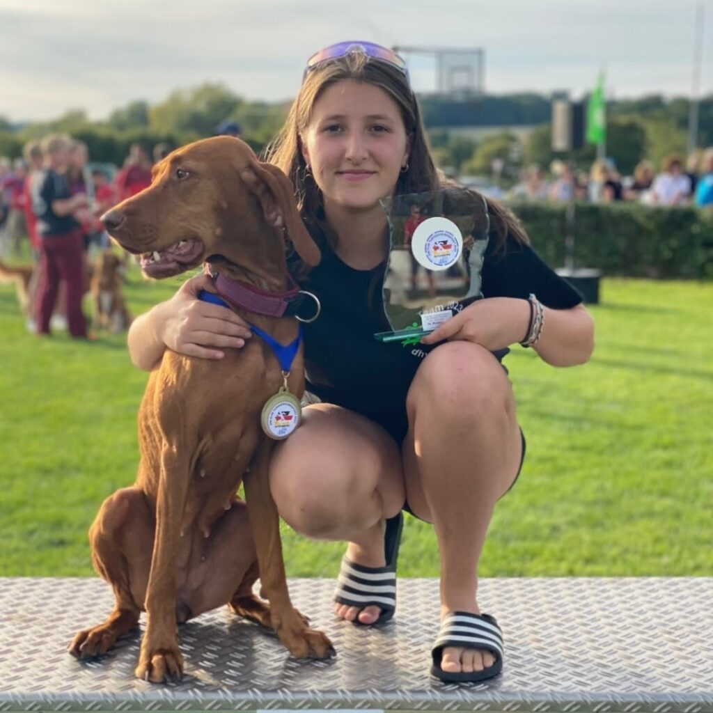 Turnierhundsportlerin Lilien Hauser mit Pheline ist Deutsche Meisterin im Sprintvierkampf
