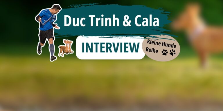 Interview mit dem Turnierhundsportler Hoai Duc Trinh - Neben dieser Überschrift ist ein Bild von Duc mit seiner Podenco Hündin aus dem Tierschutz Cala. Er läuft freudig gemeinsam mit ihr durchs Ziel am Ende des Hürdenlaufs im Vierkampf des Turnierhundesports.